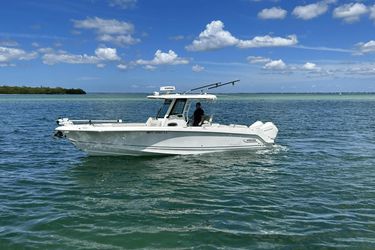 28' Boston Whaler 2023 Yacht For Sale